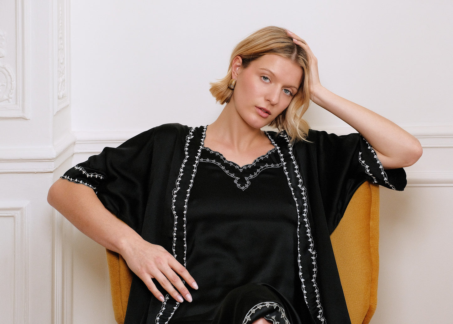 Marilyn Silk Night Robe in black