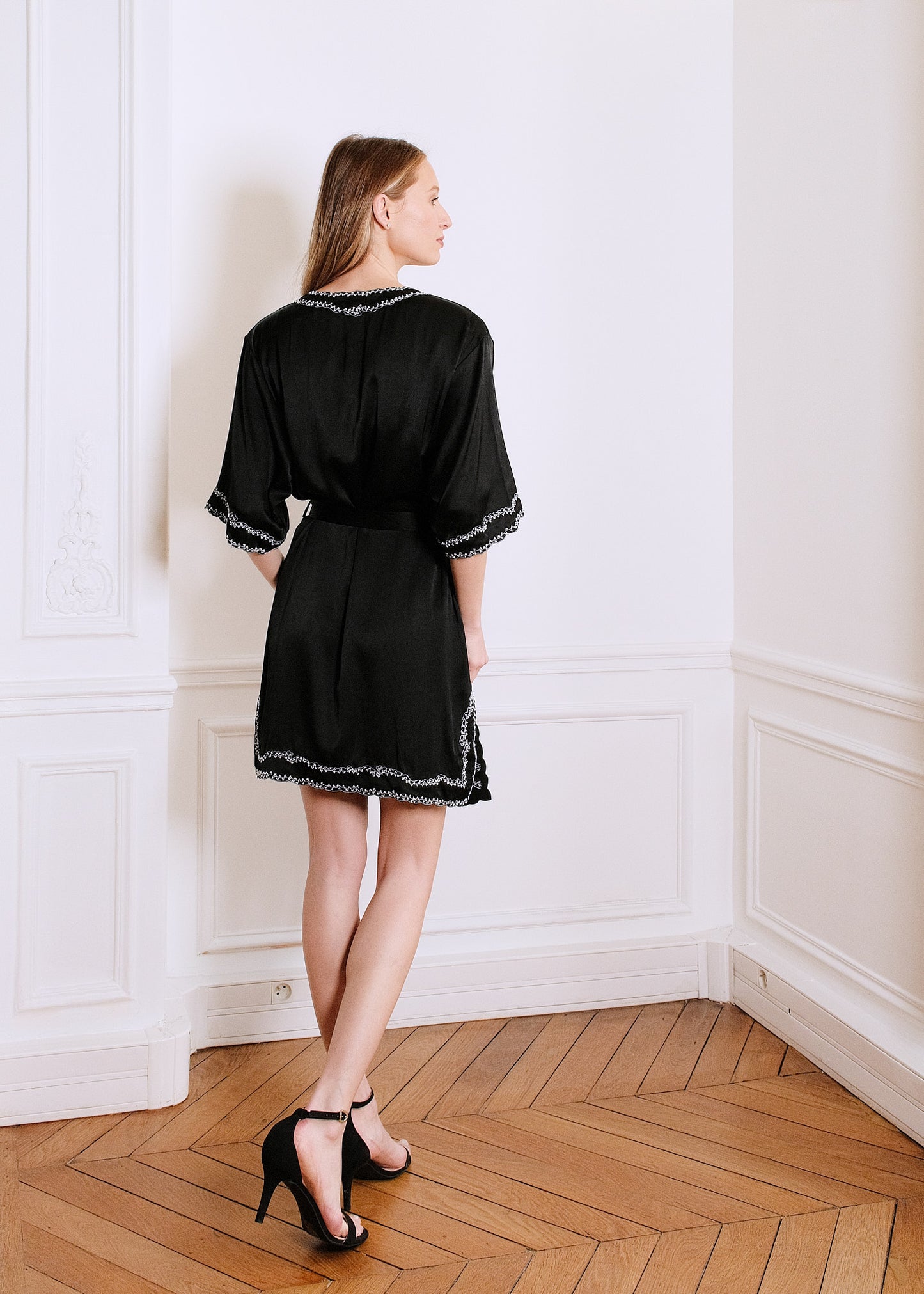 Liz Silk Night Robe in black