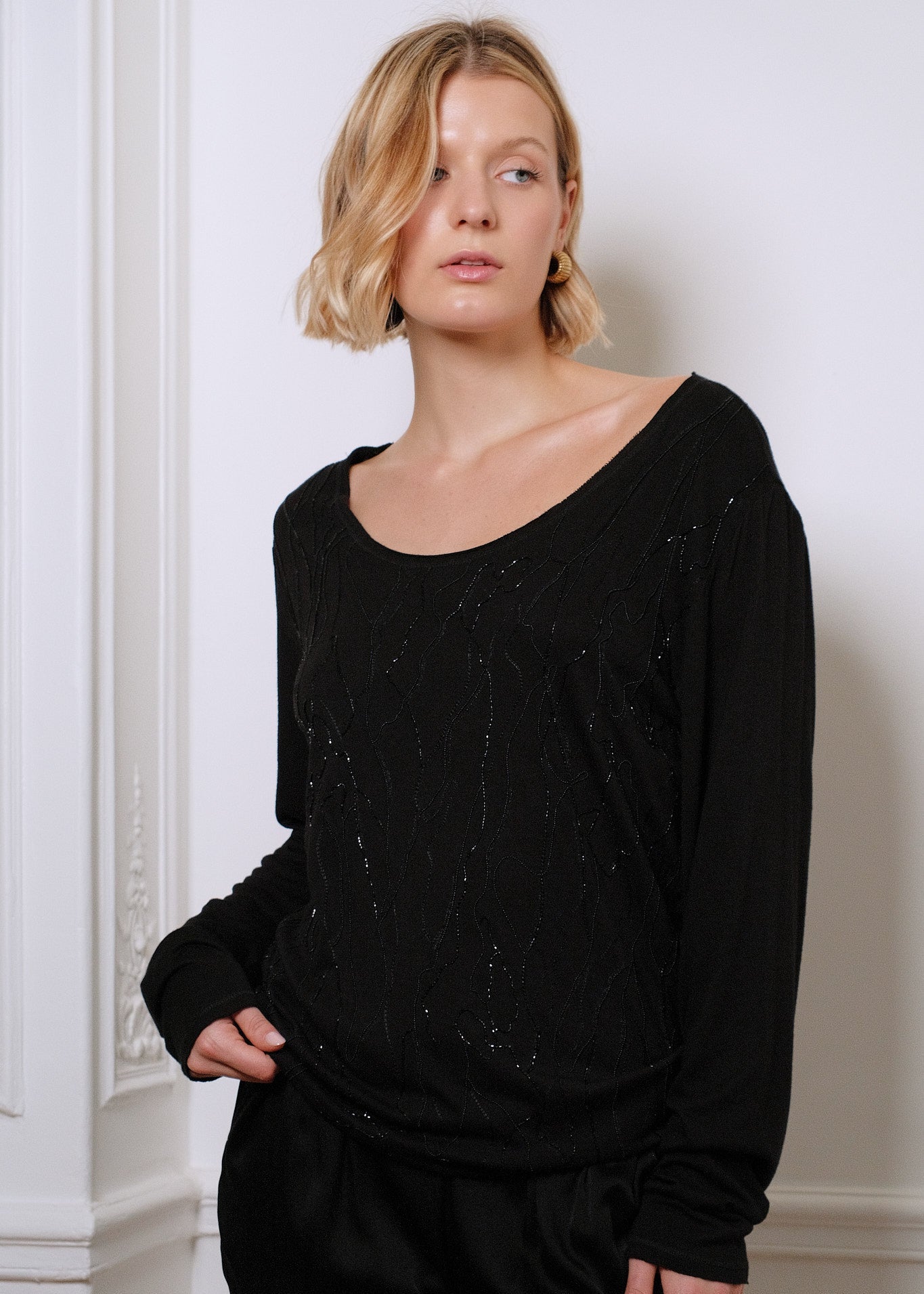 ARABESQUE T-SHIRT IN BLACK